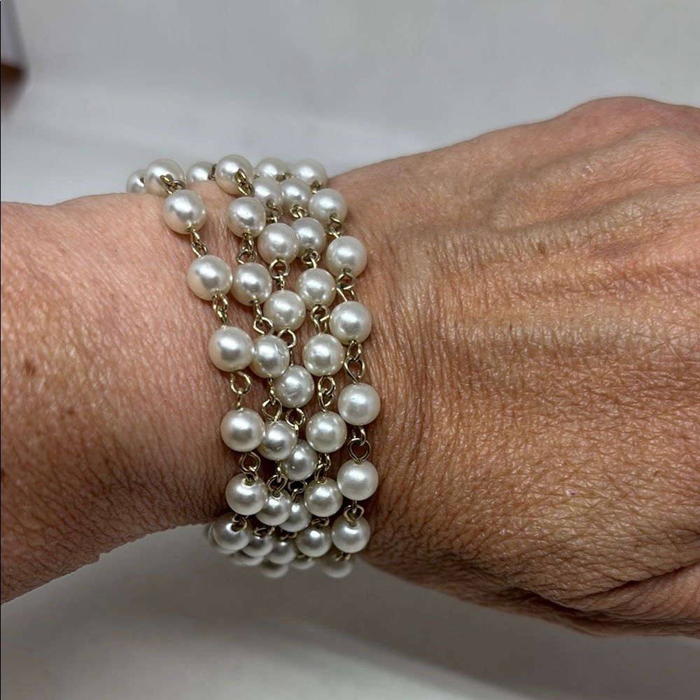 Elegant vintage Pearl and Gold Bracelet